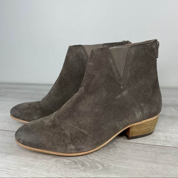 π
Ίrebels Taupe Suede Ankle Boots - Picture 2 of 8